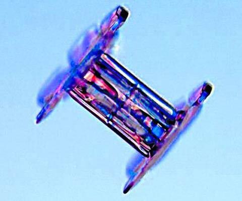 Снежинки под микроскопом: кресты, орбиты и НЛО. ФОТО