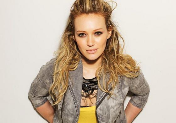 Пампушка Хилари Дафф продемонстрировала пухлые ножки