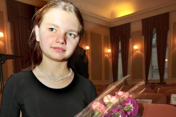 Маленькую героиню Украины хотели лишить семьи