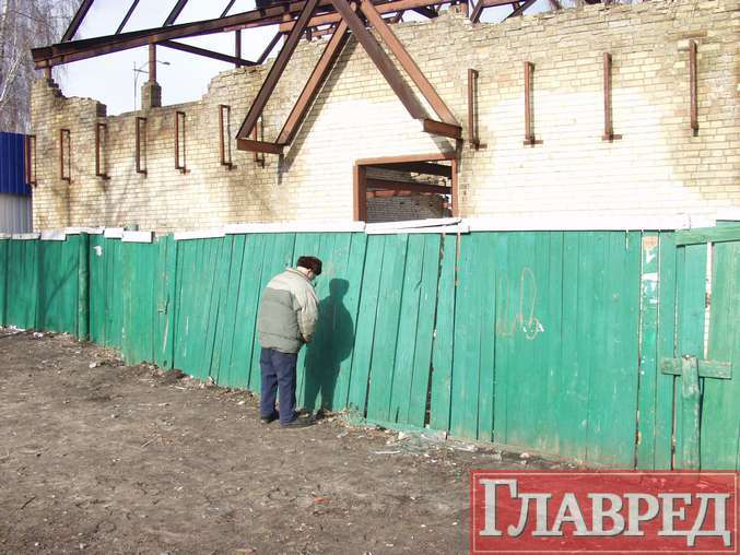 Ленинградскую площадь превратили в мусорник 