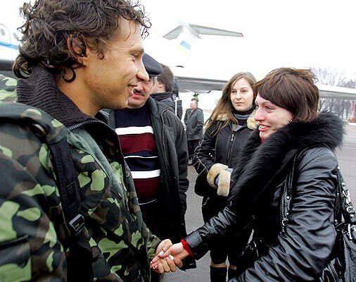 Президент встретил экипаж "Фаины" в Борисполе