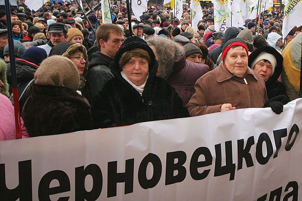 "Горячий" Черновецкий успокоил бабушек голосом (ВИДЕО)