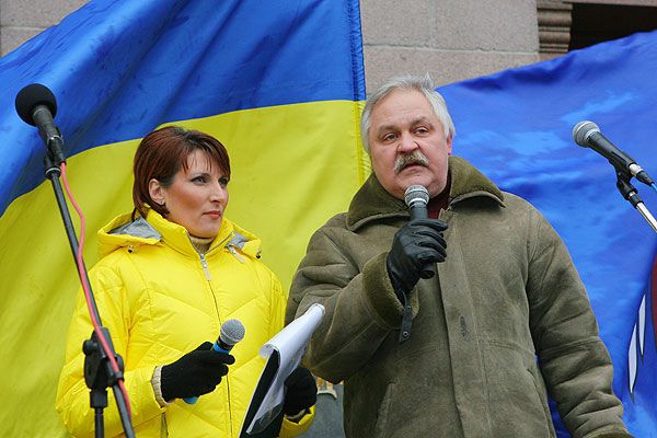 "Горячий" Черновецкий успокоил бабушек голосом (ВИДЕО)