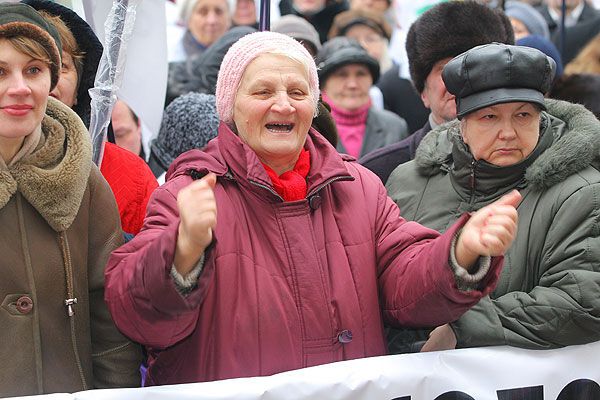 "Горячий" Черновецкий успокоил бабушек голосом (ВИДЕО)