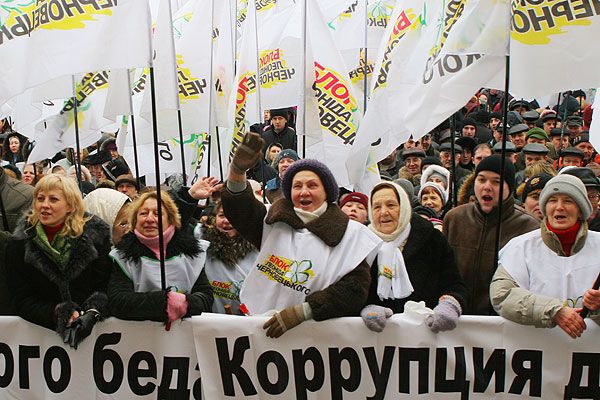 "Горячий" Черновецкий успокоил бабушек голосом (ВИДЕО)