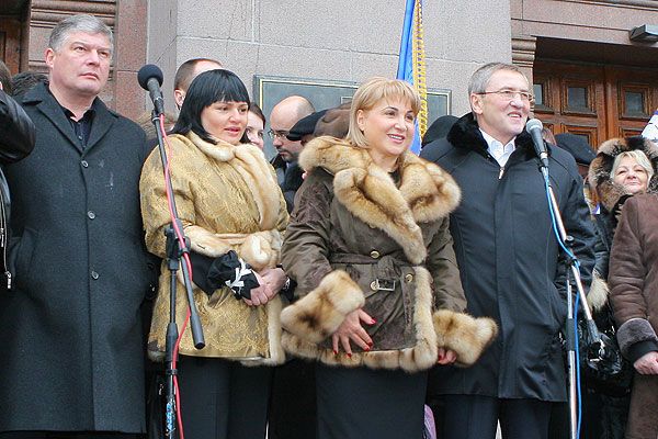 "Горячий" Черновецкий успокоил бабушек голосом (ВИДЕО)