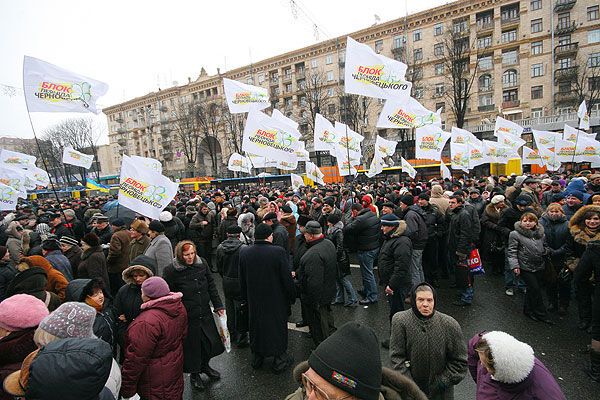 "Горячий" Черновецкий успокоил бабушек голосом (ВИДЕО)