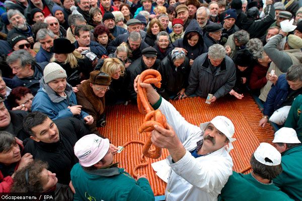 Хорваты приготовили самую длинную сосиску