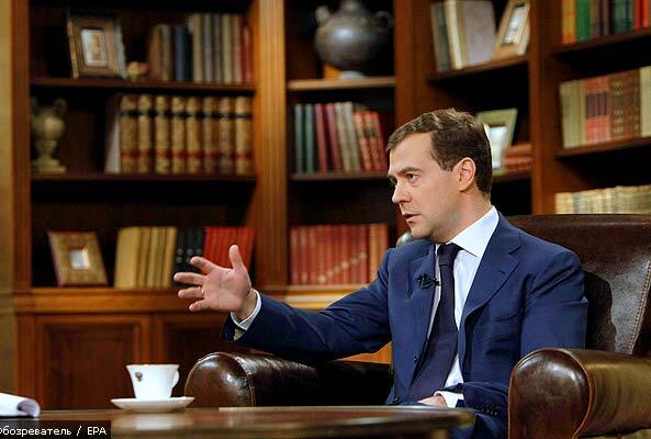 Медведев прочел россиянам видеолекцию о кризисе