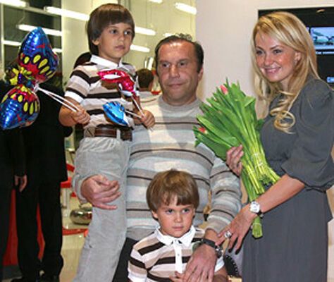 Дітей Рудковської оголосили в розшук