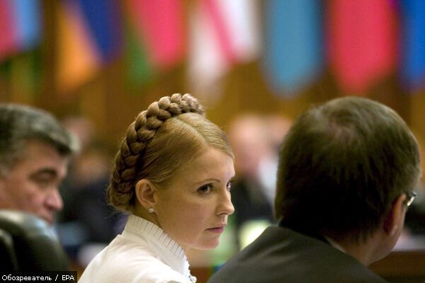 Прем'єр звела посаду прем'єра до абсурду