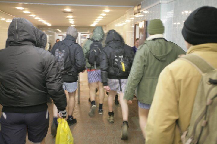 По киевскому метро разгуливали "голые" (ФОТО)