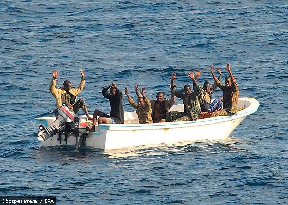 Пірати потайки вивезли з "Фаїни" стрілецька зброя
