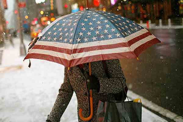 Снігові буревії залишили без даху над головою 145 тисяч американських будинків