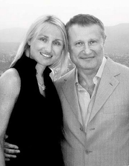 У Суркиса первая жена дружит с третьей, а дочь не красится