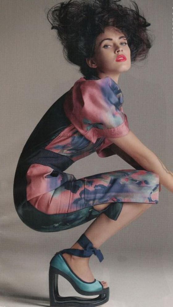 Меган Фокс - сексуальна даже в ночнушке