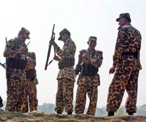 "Стрілки" бунтують по всьому Бангладеш