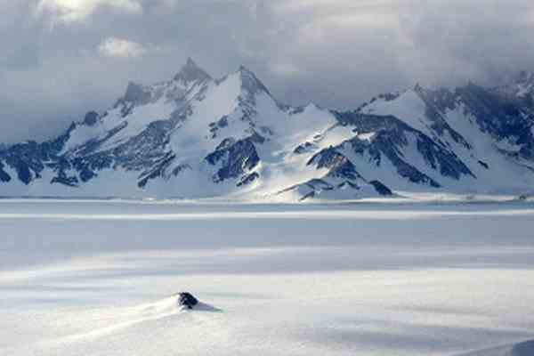 Британцы измерят толщину арктических льдов