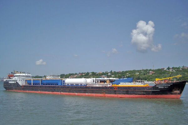 У Греції з-під арешту звільнено судно Укррічфлоту