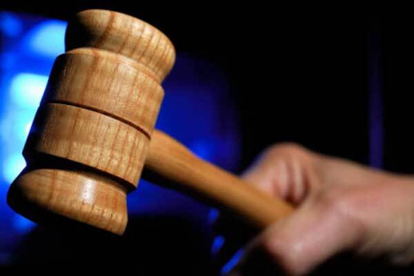 Суддю звільнили за замах на самого себе