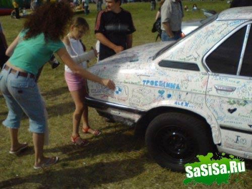 BMW отдали на растерзание толпе