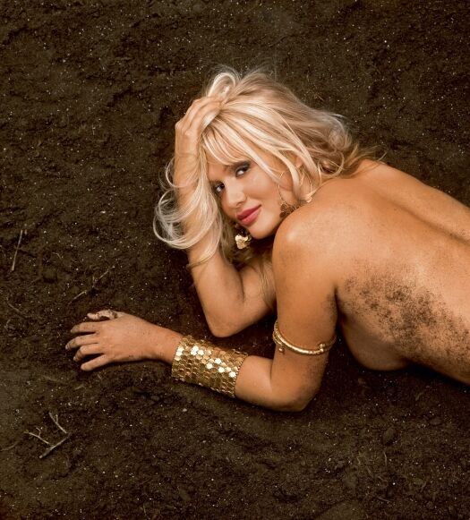 Виктория Лопырева снялась в грязной фотосессии Maxim  