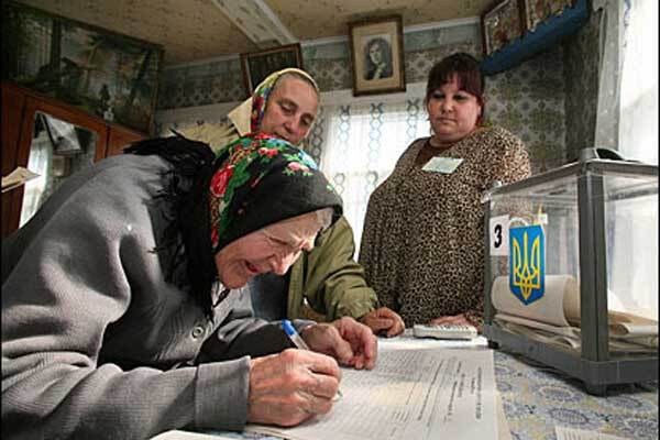 Міліція охороняє виборчі дільниці в Тернополі