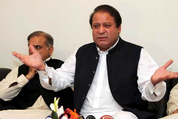 Екс-прем'єр Пакистану потрапив під домашній арешт, але втік