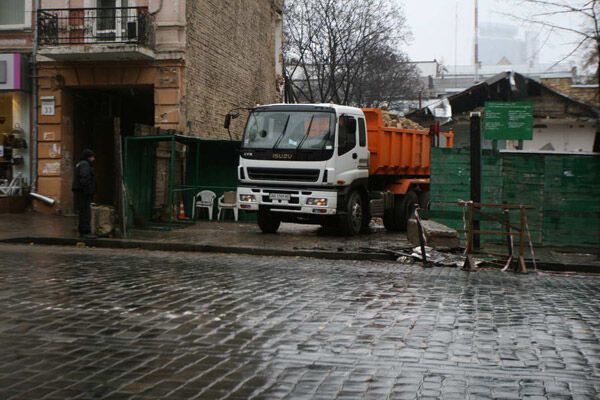 В центре Киева рушат здание