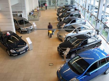 Продажи новых авто в Украине упали почти в 5 раз