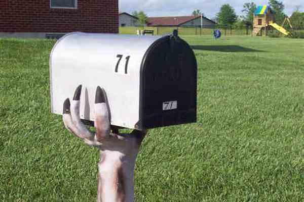 Пошта США скоротить 150 тисяч клерків через кризу