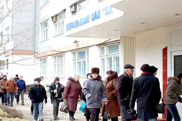 Рабочие ХМЗ блокируют входы на предприятие