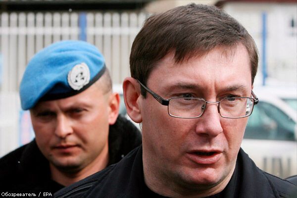 Луценко пообещал уволить участковых за наркопритоны