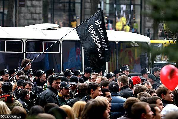 Перші зіткнення на Хрещатику: міліція відтіснила людей