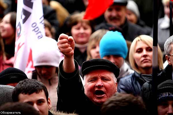 Первые столкновения на Крещатике: милиция оттеснила людей