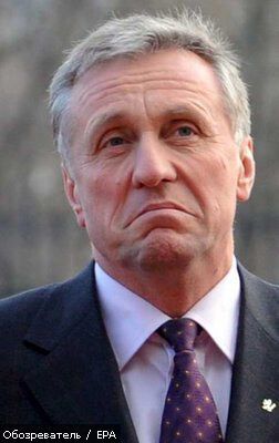 Премьер-министр Чехии таки подал в отставку