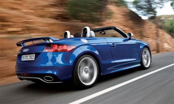 Audi показала первые фото открытой версии TT-RS