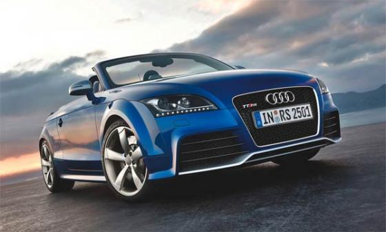 Audi показала первые фото открытой версии TT-RS