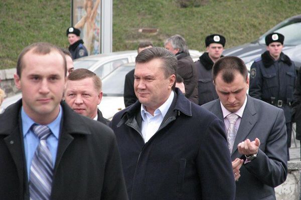 Янукович собрал на Майдане тысячи