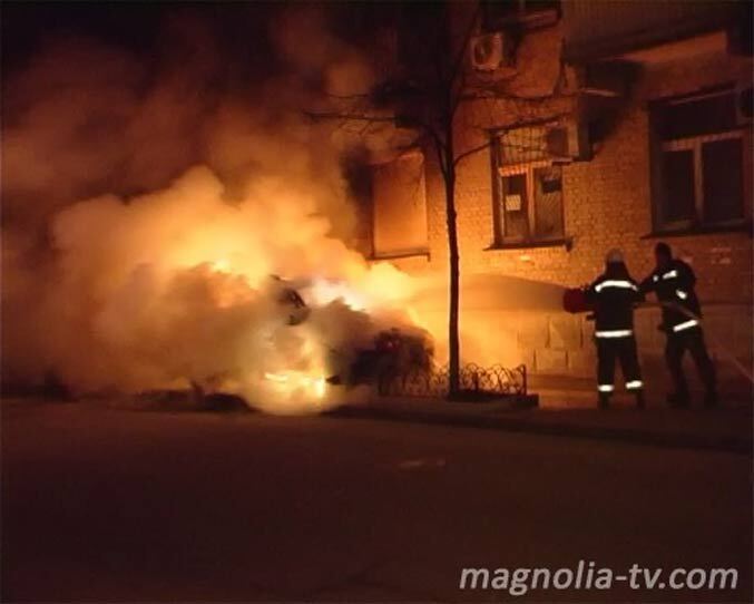 В центре Киева сгорел элитный джип