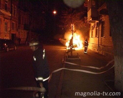 В центре Киева сгорел элитный джип