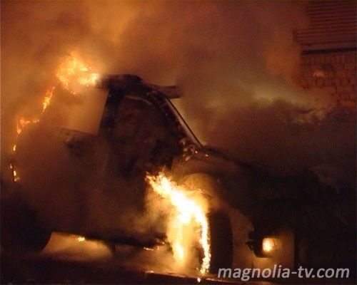 В центре Киева сгорел элитный джип