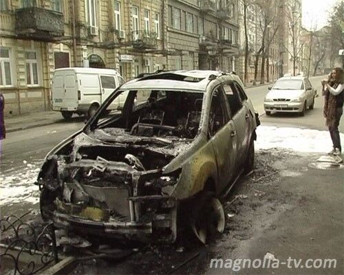В центре Киева сгорел элитный джип