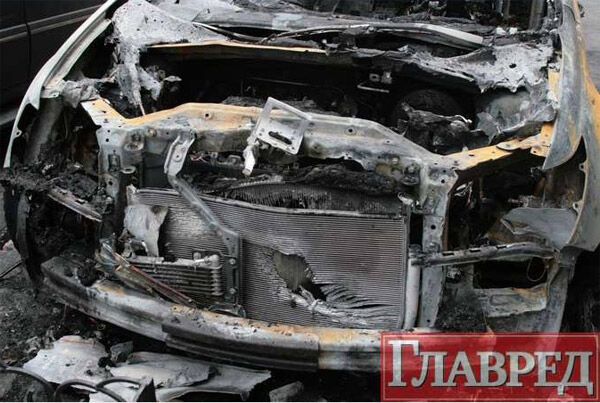 В центре Киева сгорел элитный джип