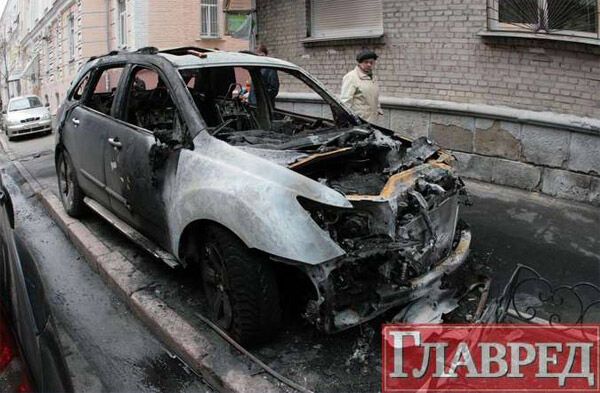 В центре Киева сгорел элитный джип