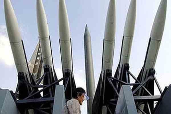 Япония направила два эсминца на перехват ракеты КНДР