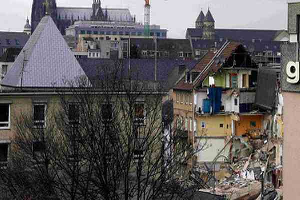 В германском Кельне рухнуло здание исторического архива 