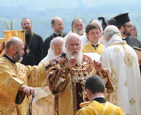 Митрополит Киевский и всея Украины освятил Посольство