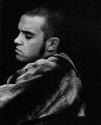 Робби Уильямс приспустил трусы (Фоторепортаж) на «ШоуОбозе»