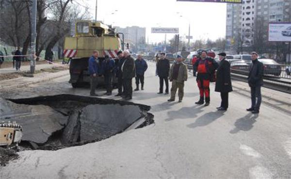 Украинские водители в полной…яме
